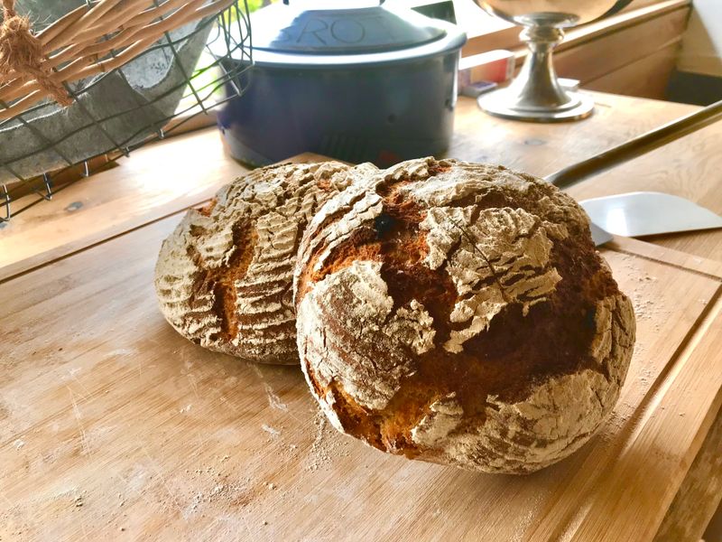Frisch gebacken in unserer Backwahn Hütte Kartoffel Roggenkruste